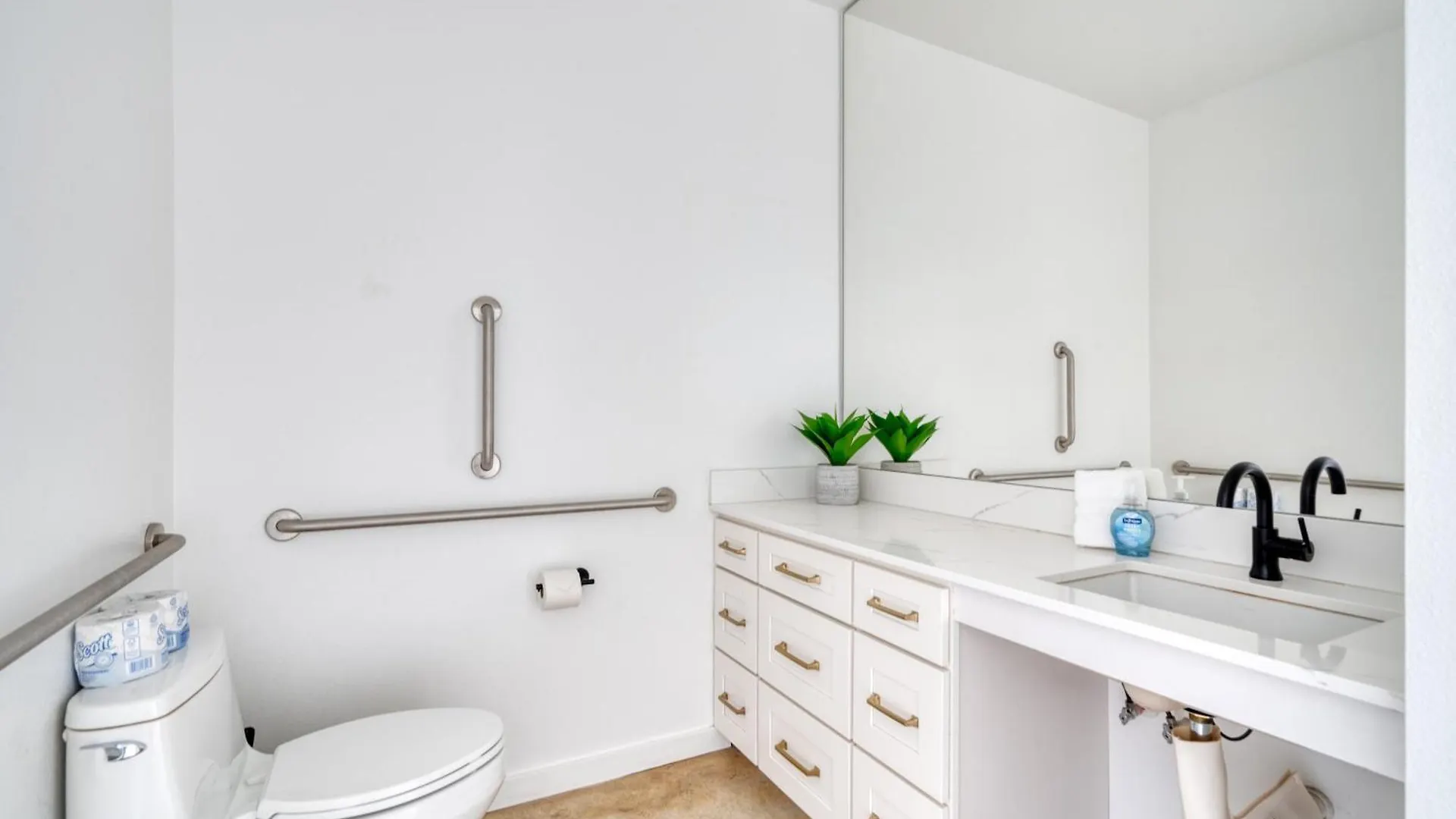 Holiday home Stay Portland Collection - Studio Bliss- Dual-Queen Stay In Vibrant Alberta