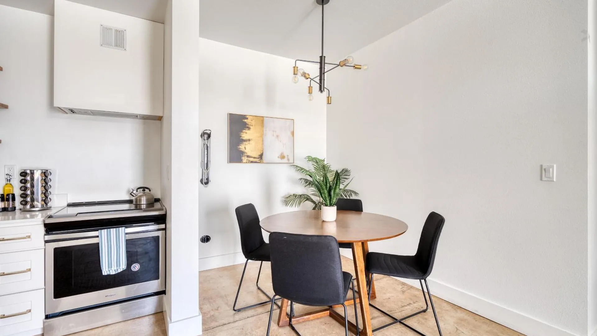 Holiday home Stay Portland Collection - Studio Bliss- Dual-Queen Stay In Vibrant Alberta